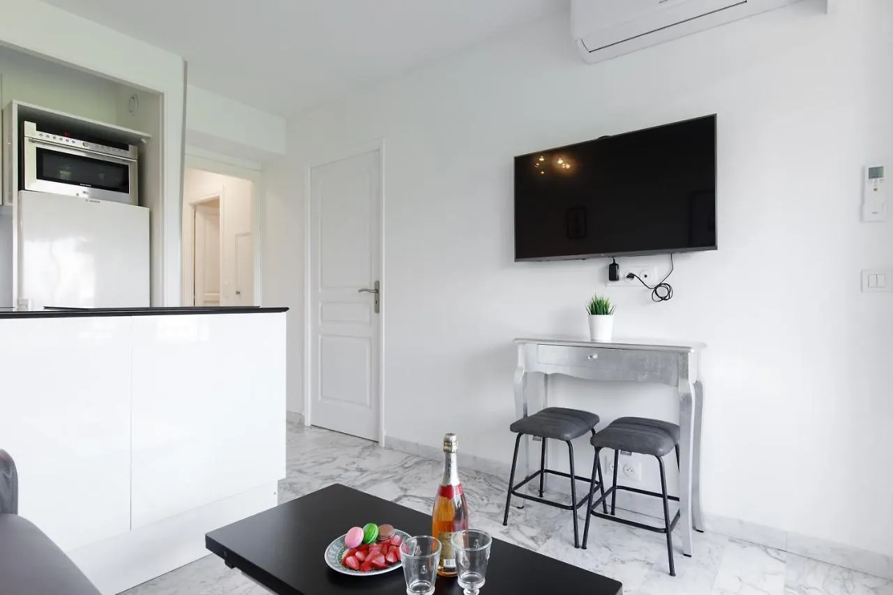 Phoenix Yourhosthelper Cannes Apartment